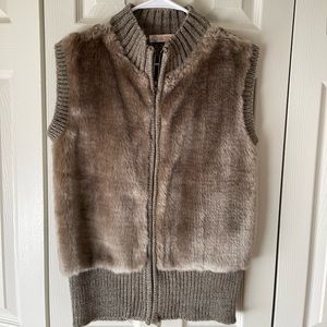 Cute puffy vest very warm ✨